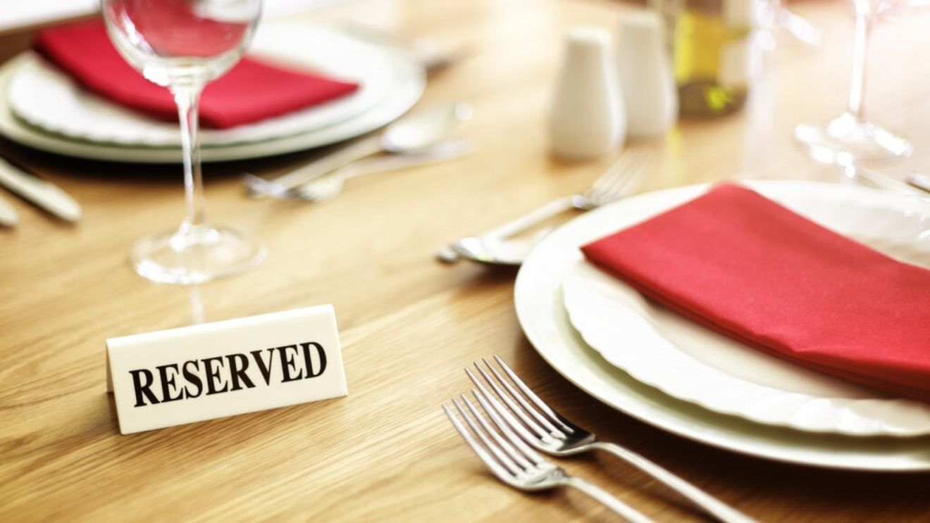 Doi bărbați au fost reținuți după ce polițiștii au descins la un restaurant din Capitală, în urma unui scandal / Incidentul a avut loc în ianuarie, ca urmare a unor neînțelegeri legate de rezervarea unei mese