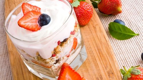 5 gustări sănătoase care au mai mult calciu decât o porție de iaurt / În fruntea listei se află cottage cheese