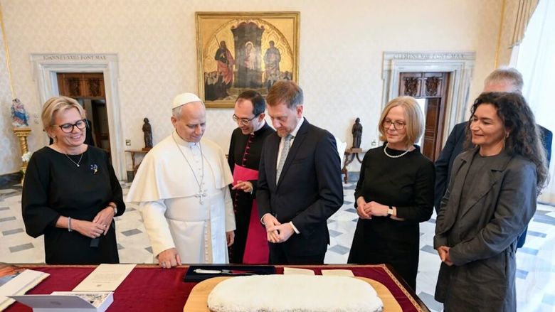 Stollen de patru kilograme, transportat cu mașina până la Vatican / Prăjitura tradițională germană era prea fragilă pentru avion