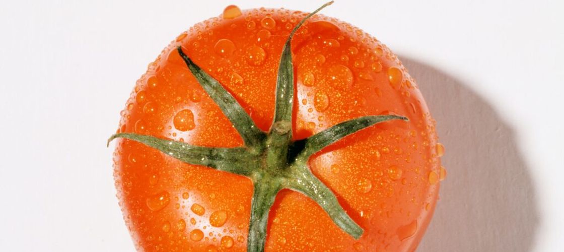 ABC în bucătărie / Cum se spală corect roșiile: Trucul cu bicarbonat de sodiu care poate reduce o parte din reziduurile de pesticide