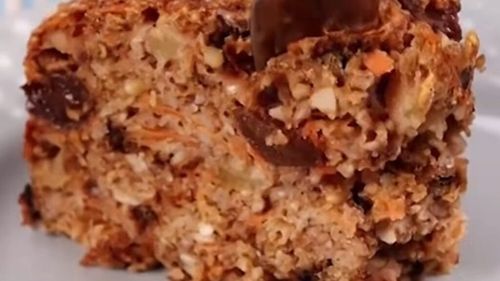 Ceva dulce/Prăjitură cu fulgi de ovăz, mere și morcovi. Fără zahăr, fără făină, vom avea un deliciu sănătos