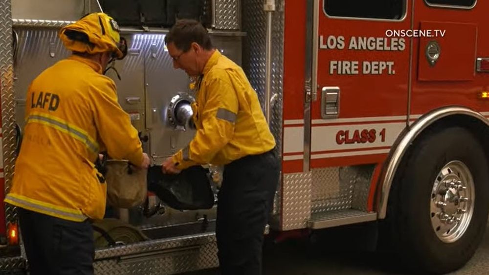 Incendiul devastator din LA declanșează un război mediatic între Trump și guvernatorul Californiei/ Tema: utilizarea apei, salvarea peștilor vs apă pentru agricultori