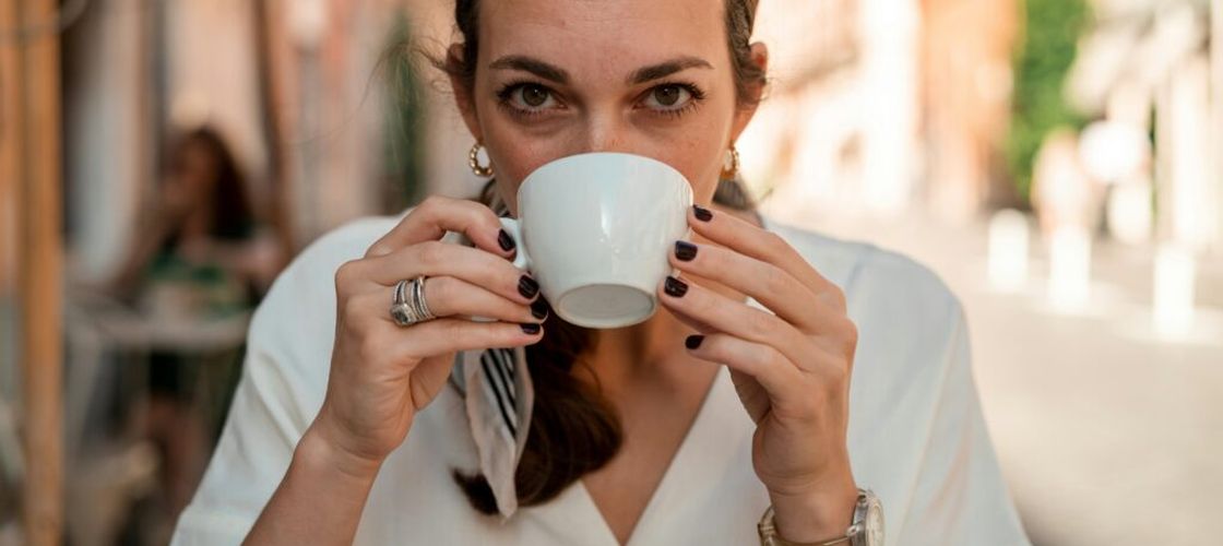 De ce mâncarea poate avea alt gust după ce bei cafea / Cercetătorii au descoperit ce face cofeina gustului dulce, amar, sărat și acru
