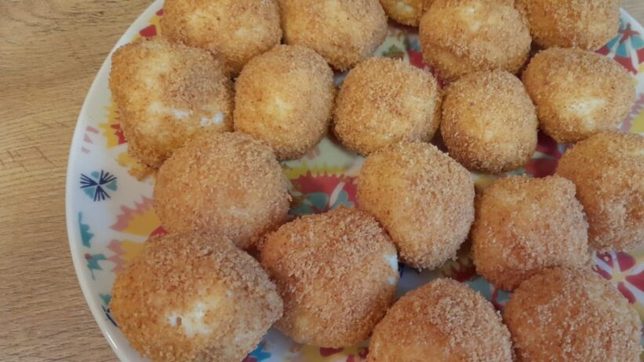 Papanasi rapizi la tigaie/ Servește-i la micul dejun sau ca desert cu miere, dulceață, smântână, fructe proaspete sau coulis