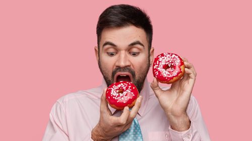 De ce apar poftele intense de dulce atunci când reduci carbohidrații / Ce recomandă specialiștii, dacă ai început o dietă low-carb
