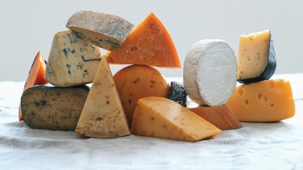 Protecția brânzeturilor europene premium tensionează negocierile comerciale internaționale / Etichetele cu denumiri geografice, motivul disputelor internaționale