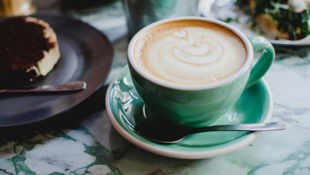 Câte secole de istorie, într-o ceașcă de cappuccino. Consumul a luat amploare la Veneția, unde băutura din lapte și cafea a ajuns, se pare, dinspre Austria