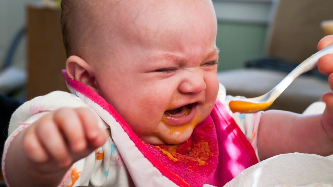 Majoritatea alimentelor pentru bebeluși din supermarket nu respectă standardele nutriționale / Avertisment pentru părinți