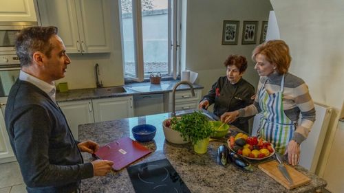 Majestatea Sa Margareta în bucătărie: Custodele Coroanei Regale va lansa o nouă carte de bucate, intitulată „Patru castele, în patru anotimpuri” / Volumul va cuprinde rețete inedite folosite la mesele, recepțiile și dineurile din reședințele regale