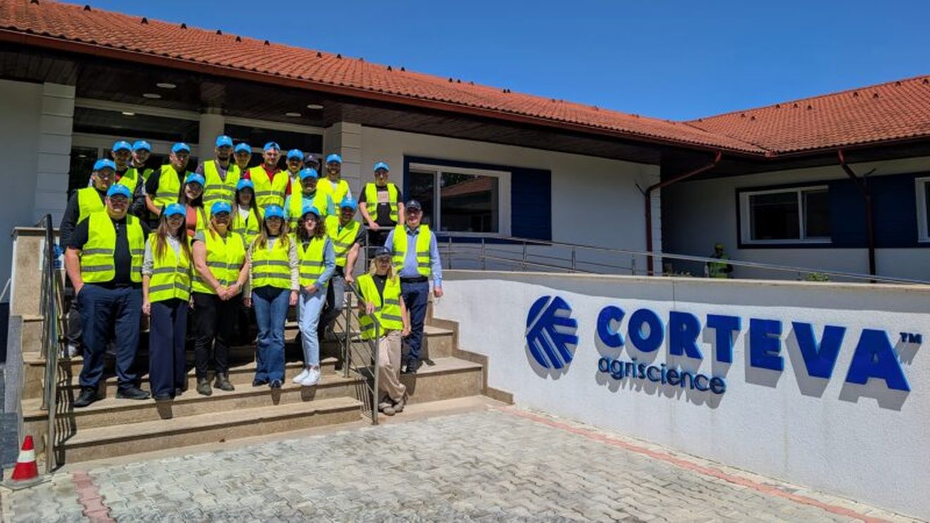 Studenți de la USAMV Cluj Napoca, vizită la stația de procesare semințe din Afumați a companiei Corteva: „Informațiile oferite, deschiderea la dialog și exemplul de bune practici vor avea un impact semnificativ asupra formării profesionale a viitorilor specialiști în agricultură”