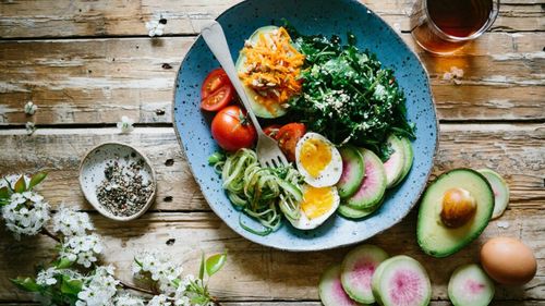 12 alimente antistres pe care să le mănânci seara / Ce recomandă nutriționiștii înainte de culcare
