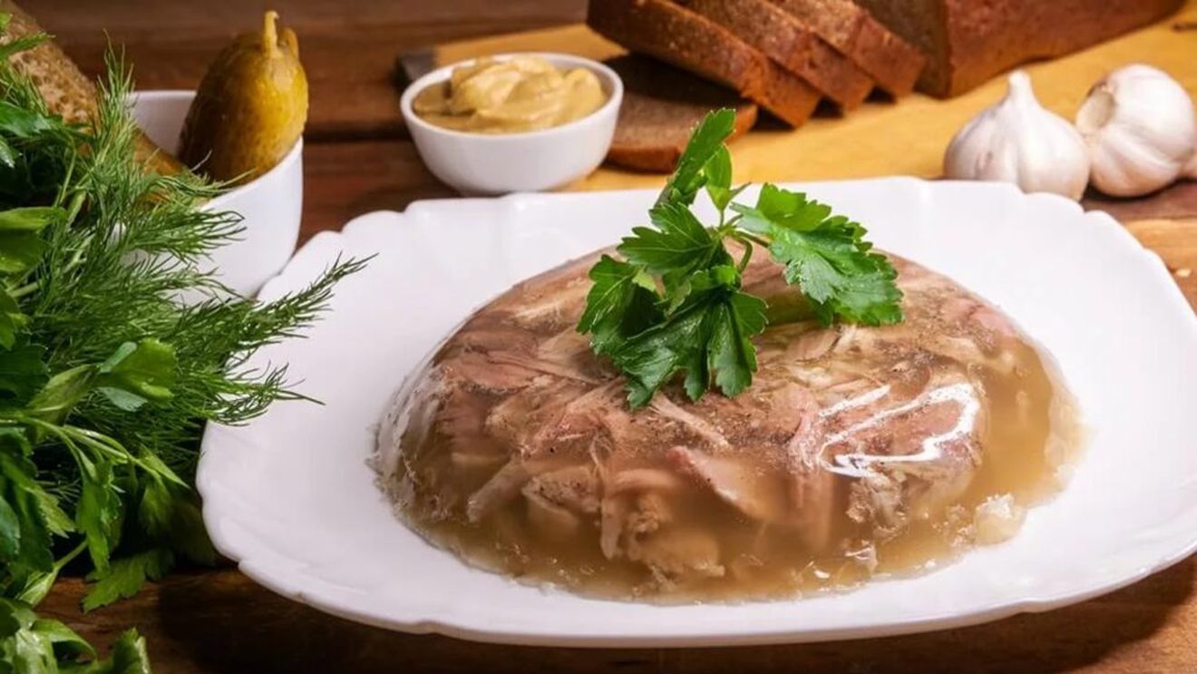 Cum să faci piftie într-o oră/Răciturile necesită minim șase ore de gătire pe aragaz, însă la multicooker vor fi gata mult mai repede/Sunt numai bune pentru o cină festivă