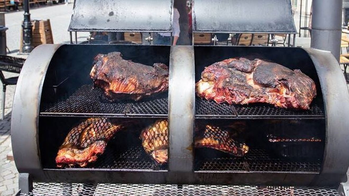 Transylvanian Steak&BBQ Fest găzduieşte două competiţii internaţionale de gătit la grătar, în premieră în România