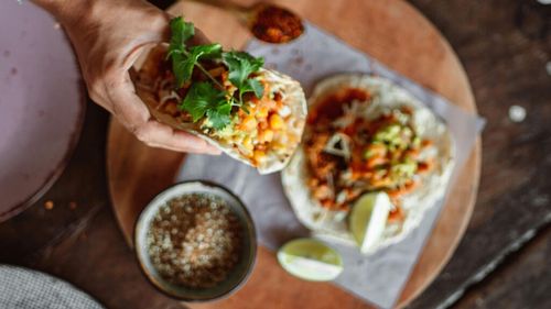 Mexicanii folosesc tot mai puține frunze de coriandru pentru prepararea taco, din cauza secetei/ „Un taco fără coriandru nu este un taco”