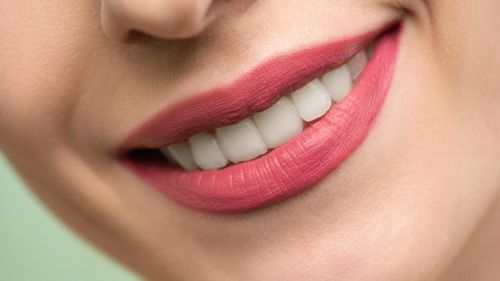 Cele mai bune alimente pentru un zâmbet sănătos, dar benefice și pentru întregul corp/ Morcovii sunt ca o periuță de dinți naturală, iar țelina este ca o ață dentară