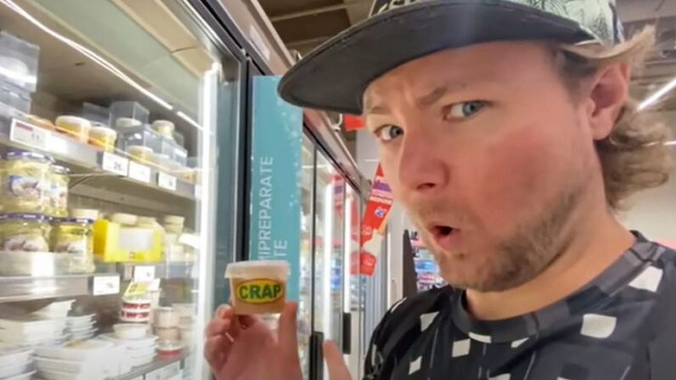 VIDEO | „Chiar mănâncă așa ceva?” Reacția unui cuplu de americani care au intrat într-un supermarket din România / Alimentul care i-a uimit cel mai tare