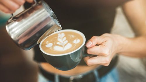 Cafeaua de acasă, reinventată: Cum să-ți faci propria frișcă  și să-i îmbunătățești aroma / Coffee creamer a devenit un nou trend al iubitorilor de cafea