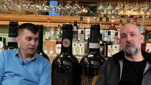 VIDEO | „Vinul – Connaisseur fără ifose” (Ep. 22): Viața ca / la un wine bar: o discuție cu antreprenorul bucureștean Ovidiu Logigan
