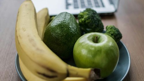 7 alimente care îți pot reduce nivelul grăsimilor din sânge/ Avocado, merele și perele, fasolea și lintea și ovăzul, toate pot contribui la reducerea nivelului de colesterol