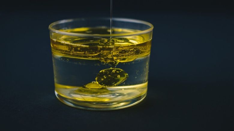 Uleiul de gătit poate râncezi fără să-ți dai seama / Mirosul, gustul și aspectul se schimbă atunci când nu mai este bun / Cum îl păstrezi corect