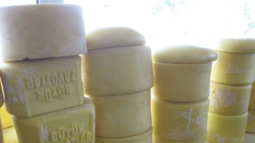 Orașul Kars, situat aproape de granițele cu Armenia și Georgia, este cunoscut drept capitala turcă a brânzeturilor / Tradițiile de fabricare a brânzei au rămas neschimbate de-a lungul generațiilor: „Laptele este fiert în vase de cupru care au peste 150 de ani vechime”