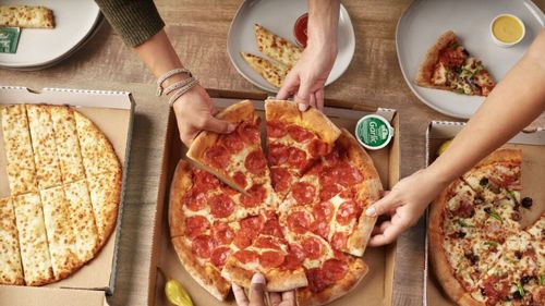 Pizza începe să piardă teren în preferițele americanilor, care aleg mai nou mâncarea mexicană. Statisticile arată o inversiune în tendințele de consum a celui mai comandat preparat de pe glob