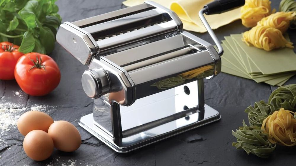 Mașinile de făcut paste nu sunt scumpe și nu necesită multă îndemânare în utilizare/ Par dificil de folosit, dar sunt potrivite și pentru începători într-ale bucătăriei