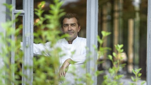 Cine este cheful francez cu 18 stele Michelin, celebru în lumea gastronomiei, dar aproape necunoscut în afara Franței / Este apreciat mai ales pentru modul în care a reinterpretat sosurile franceze clasice