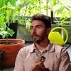 VIDEO | Roșii, căpșuni și plante aromatice: ce poți cultiva chiar dacă locuiești la bloc / Ovidiu Dinișor: „Nu ai nevoie de un hectar de pământ”
