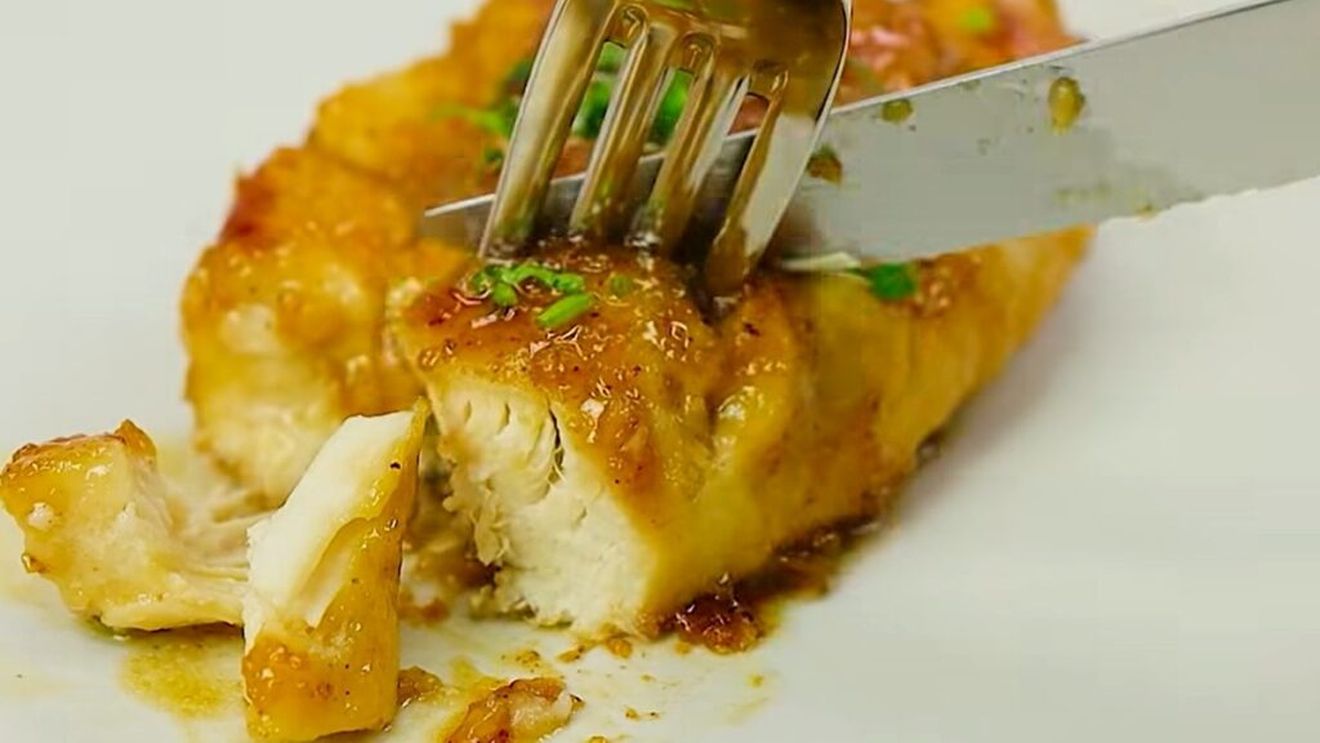 VIDEO | Piept de pui cu sos dulce-acrișor, o rețetă rapidă și savuroasă, gata în câteva minute / Un prânz delicios, de inspirație asiatică