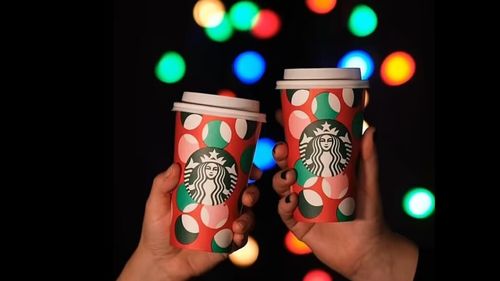Angajaţii Starbucks intră în grevă în tot mai multe oraşe americane, din cauza unui conflict legat de salarii