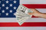 Canada ripostează la taxele lui Trump cu suprataxe de până la 50% pe produsele americane. Între ele produse agricole și lactate