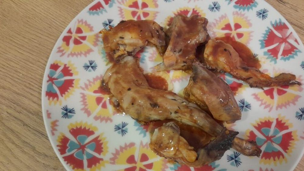 ABC în bucătărie: Reducția din zeama de la friptură - un sos perfect pentru carne, cartofi sau orez (VIDEO)