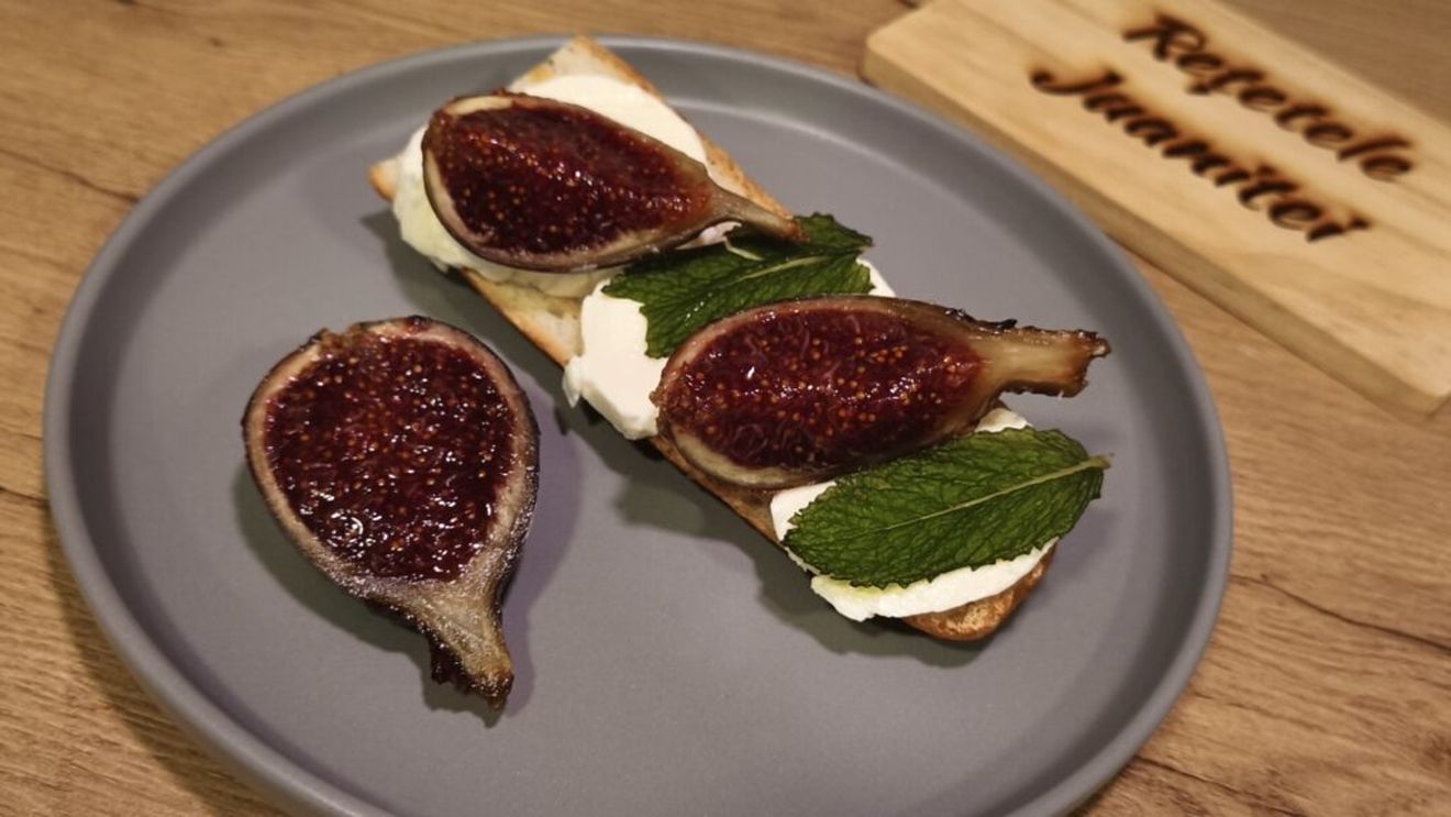 Bruschetta cu mozzarella și smochine – un mic dejun delicios și rafinat/ În plus și ușor de pregătit