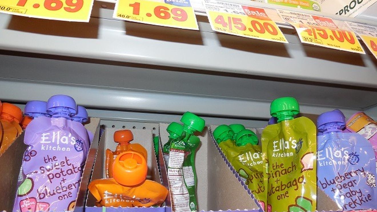 Vânzările de pungi cu alimente destinate copiilor mici și bebelușilor au înregistrat o creștere spectaculoasă de 900% în ultimii ani / Medicii și nutriționiștii sunt îngrijorați de impactul pe termen lung asupra alimentației, igienei dentare și sănătății generale a copiilor