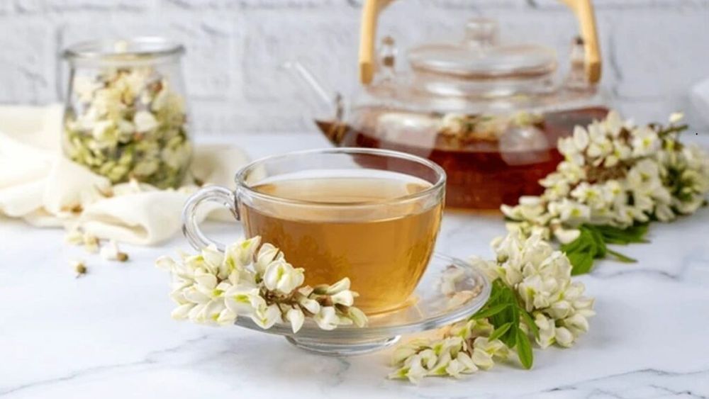 Florile de salcâm, remediul natural pentru dureri, insomnie și oboseală / Rețete simple de ceai, sirop și tonic / Cât se lasă la uscat înainte de a le folosi la ceai
