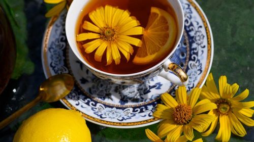 Cum poți slăbi cu ceai de lămâie / Trei moduri prin care această băutură te poate ajuta să dai jos kilogramele nedorite