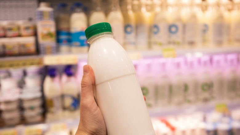 ANALIZĂ | Producția mondială de lapte atinge niveluri record și pune presiune pe prețuri. Specialiștii avertizează asupra unui posibil dezechilibru pe piață