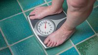 De ce ne îngrășăm după 40 de ani. Un expert în nutriție metabolică demontează mitul metabolismului care „încetinește” la vârsta mijlocie
