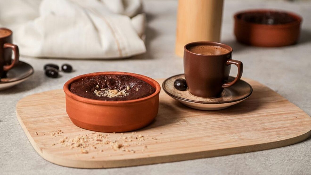 Totul despre migrenă/ Nu te baza doar pe ajutorul cafelei și ciocolatei/Hidratarea și dieta cu mese frecvente și sărace în grăsimi ar putea fi mai de folos