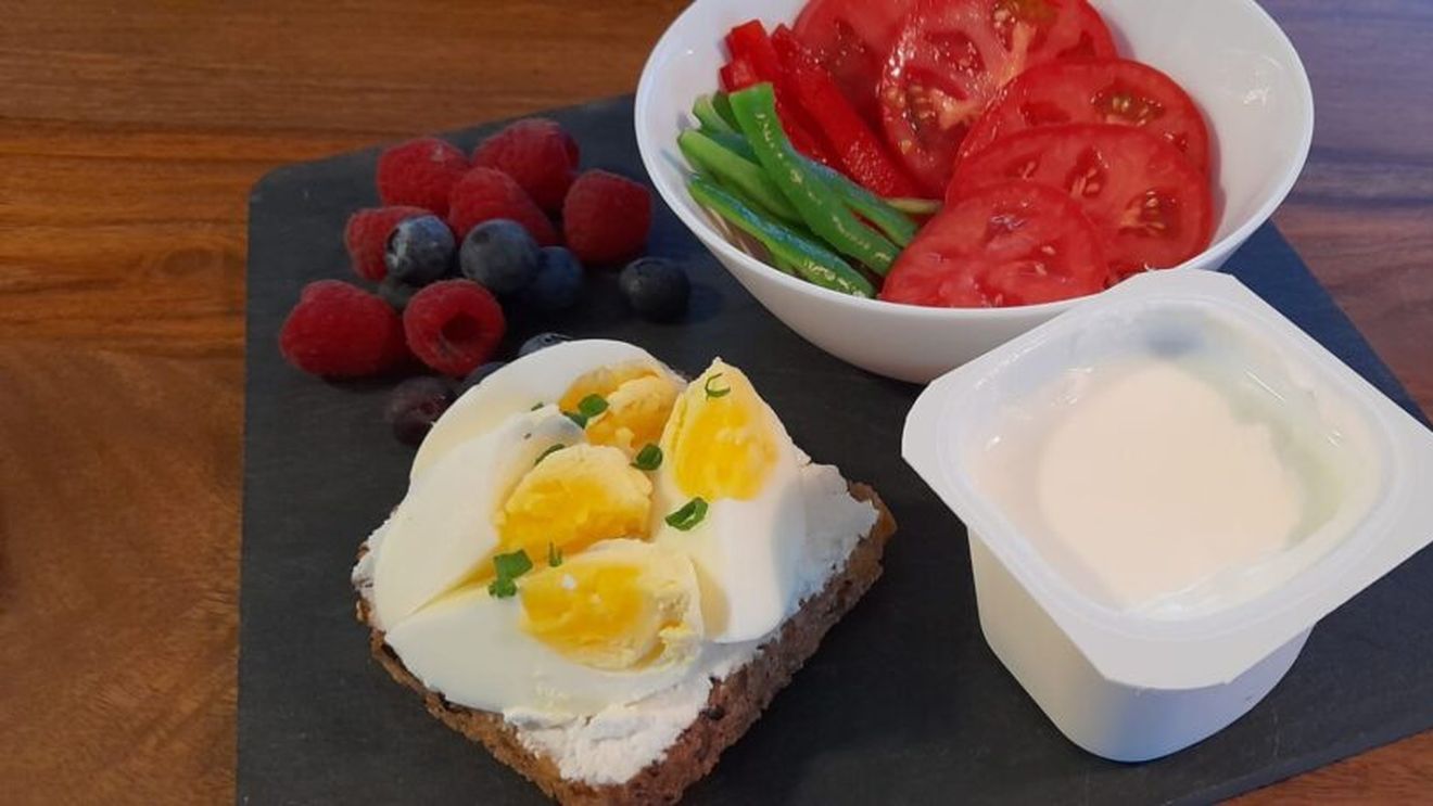 Ai mic dejun inclus în prețul hotelului. Care e diferența între micul dejun continental și cel englezesc