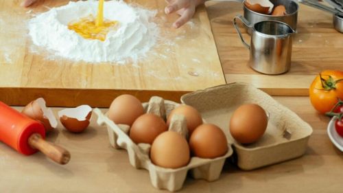 „Dreptul la hrană”, o inițiativă cetățenească depusă la Comisia Europeană / Printre semnatari, Ramona Duminicioiu, președinta Eco Ruralis, una din cele două asociații care au obținut în instanță interzicerea derogărilor pentru neonicotinoide