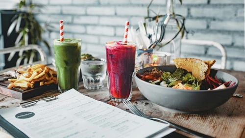 Adio balonare! Un nutriționist dezvăluie rețeta unui smoothie care te scapă de burta umflată