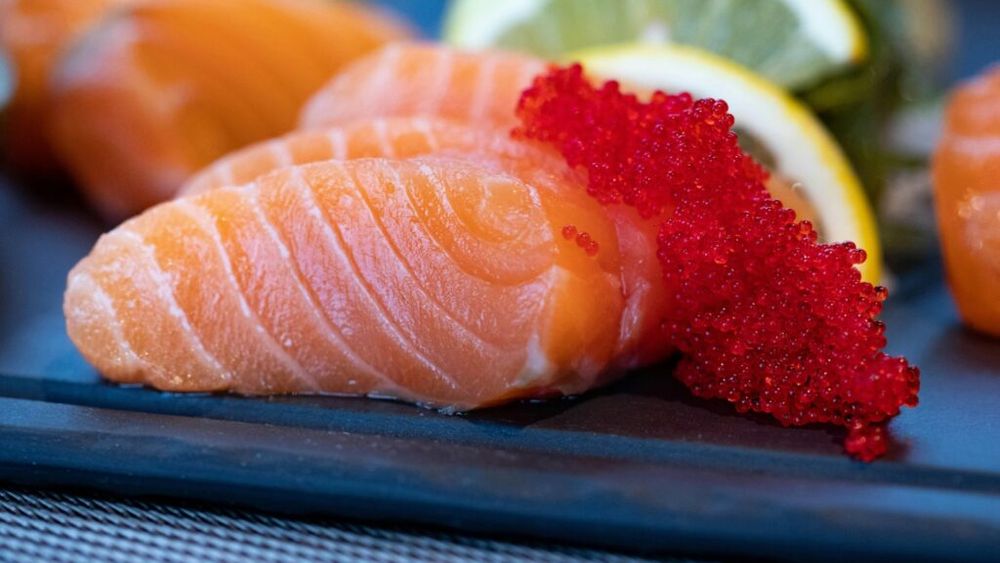 Specialiștii Clinicii Mayo au făcut un top al alimentelor ce îți pot îmbunătăți valorile colesterolului și îți pot proteja inima: Fulgii de ovăz, peștele gras și fructele de pădure, în fruntea listei