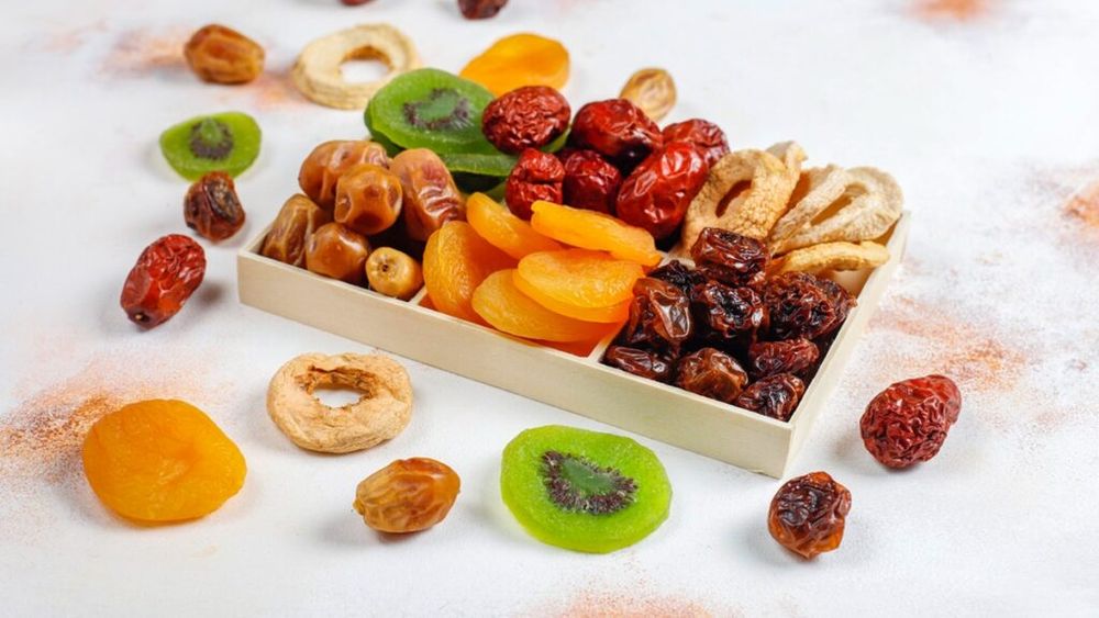 Șase tipuri de fructe uscate pe care pacienții cu diabet ar trebui să le evite / Sunt prea bogate în zaharuri și provoacă creșteri bruște ale glicemiei