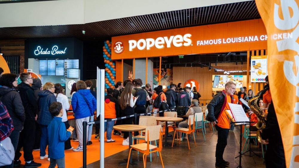 Lanțul american de fast-food Popeyes se extinde în România și deschide un restaurant la Iași