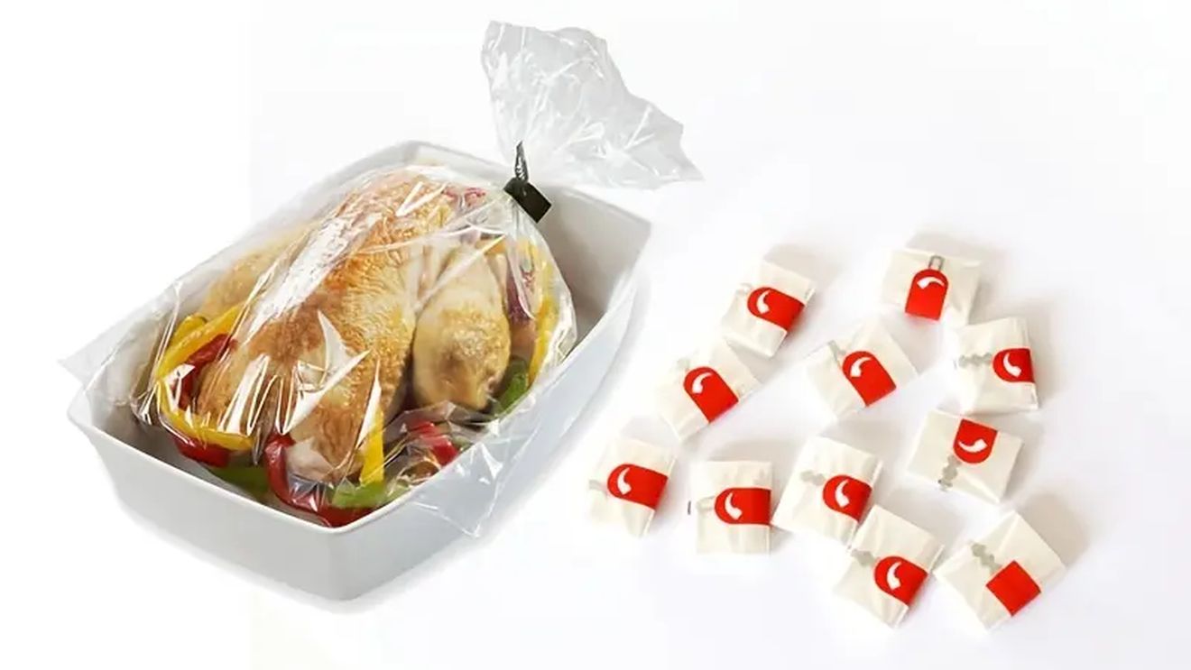 De ce să gătești în pungă? Nu e nevoie de ulei în exces, carnea rămâne fragedă, iar legumele își păstrează textura și culoarea / Când alegem plastic sau când putem opta pentru hârtie