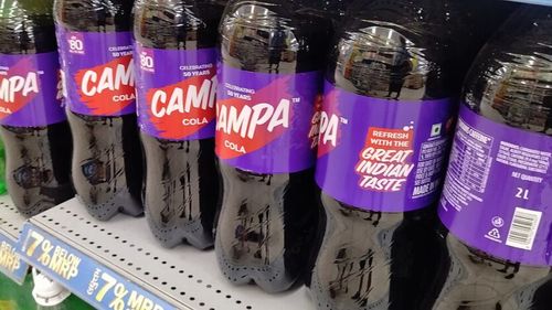 Cum a reușit „cola” indiană să se impună în fața giganților Coca-Cola și PepsiCo