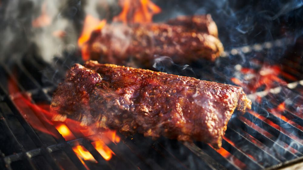 ABC în bucătărie | Greșeala de condimentare care îți poate strica grătarul / De ce aceeași rețetă nu merge pentru orice tip de carne