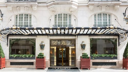 Incendiu în bucătăria restaurantului din incinta hotelului Bristol din Paris/ Locația a fost redeschisă după câteva ore